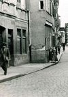 Ansicht aus Richtung Norden, 1954. Die vorstehende Hausecke hätte die Stadt gerne durch ein Zurücksetzen des Erdgeschosses enfernt. Foto: Baurechtsamt Schwäb. Hall (Baurechtsamt Schwäb. Hall, Bauakten)