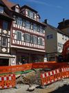 Blick auf die Baugrube, aus dem die Lage des Kellers geschlossen werden kann. Bild vom 25. Mai 2012. Foto: Daniel Stihler (StadtA SHA FS 03442)