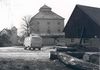 Alte Scheune (rechts) vor ihrem Abbruch, 1979. Foto: Baurechtsamt  (StadtA Schwäb. Hall FS 10001)