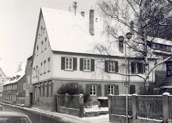 Bild von 1979. Zu dieser Zeit befand sich im Haus ein Wohnheim für Vietnamesen. Foto: Haller Tagblatt (StadtA SHA FS 09624)