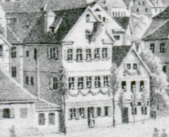 Ausschnitt aus einer Darstellung der Fahnenweihe der Schwäbisch Haller Bürgerwehr auf dem Haalplatz am 10. Juni 1849, zusammen mit dem Nachbarhaus Im Haal 4. Lithografie von W. Haaf (StadtA SHA FS 26933)