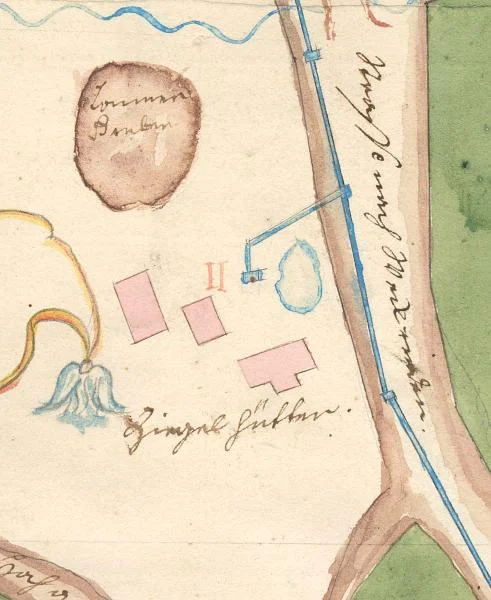 Auf einer Vorzeichnung für den Wasserleitungsplan von 1744. Gut erkennbar ist die „Laimen Gruben“, die Lehmgrube der Ziegelei. Letztere verfügte über einen eigenen Brunnen, der sich am heutigen Standort des Gutshauses befand (StadtA SHA 4/1136a)