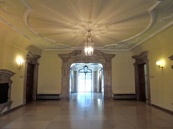 Hintere Erdgeschosshalle, Blick nach Osten zum Eingang, März 2017. Foto: Daniel Stihler (StadtA Schwäb. Hall DIG 10035)