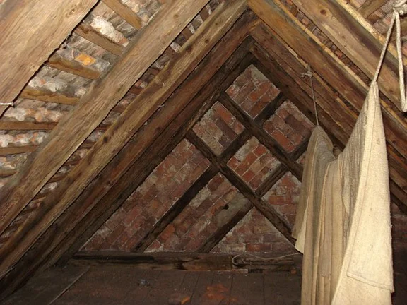 Oberer Dachboden mit Westgiebel, 2009. Foto: Daniel Stihler (StadtA SHA DIG 01128)