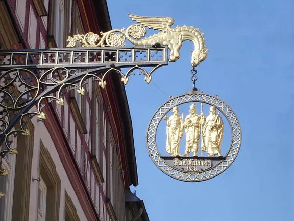 Wirtshausschild von 1888, März 2007. Foto: Daniel Stihler (StadtA SHA Server Häuserlexikon)