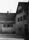 Blick aus Richtung Norden entlang der Neustetterstraße, das Haus Nr. 23 liegt am rechten Bildrand. Undat., um 1928-1935. Fotograf unbekannt (StadtA Schwäb. Hall DIG 05613, Original: Ivo Lavetti / www.nostalgus.de, alle Rechte vorbehalten)