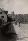 Straßenszene in den 1930er Jahren. Fotograf unbekannt, Original in Privatbesitz (StadtA Schwäb. Hall DIG 06263)