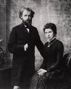 Der Apotheker Arthur Schrag (1856-1919)  und seine Ehefrau Berta Firnkorn (1865-1926), vermutlich um 1890, nach dem Erwerb der Sandel'schen Apotheke (StadtA SHA FS 26995)