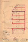 Schnitt durch den Neubau von 1935 von der Rosmarinstraße aus (links) mit eingezeichneten Korrekturen (blau) und Baulinien des Altbaus (gelb). Bei dem hier noch als weiter bestehend eingezeichneten Gewölbekeller wurde  das Gewölbe durch eine Betondecke ersetzt (Baurechtsamt SHA, Bauakten)