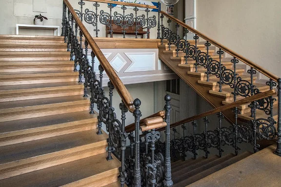 Treppenhaus mit gusseisernem Geländer, November 2015. Foto: Dietmar Hencke (StadtA Schwäb. Hall DIG 6882)