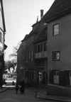 Blick aus Richtung Westen den Weiler entlang, das Haus ist in der Bildmitte zu erkennen. Undat., um 1928-1934. Fotograf unbekannt (StadtA Schwäb. Hall DIG 05788, Original: Ivo Lavetti / www.nostalgus.de, alle Rechte vorbehalten)