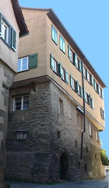 Nordwestansicht von der Unteren Herrngasse aus, 2007. Foto: Dietmar Hencke (StadtA Schwäb. Hall Server Häuserlexikon)