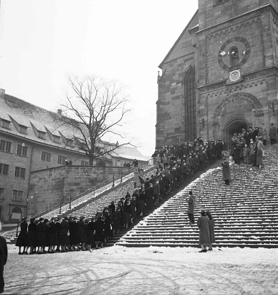 Konfirmandengruppe, vermutlich Mitte 1950er Jahre. Foto: Ruth Balluff (StadtA Schwäb. Hall Balluff Ng 0897)