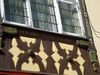 Unter einem Fensterzug wird auch der komplette Name des Bauherrn Hans Greter genannt, März 2009. Foto: Daniel Stihler (StadtA Schwäb. Hall DIG 01919)