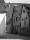 Ansicht des Hauses (Bildmitte) aus Richtung Nordwesten von der Hessentaler Straße aus. Undat., um 1928-1935. Fotograf unbekannt (StadtA Schwäb. Hall DIG 05567, Original: Ivo Lavetti / www.nostalgus.de, alle Rechte vorbehalten)