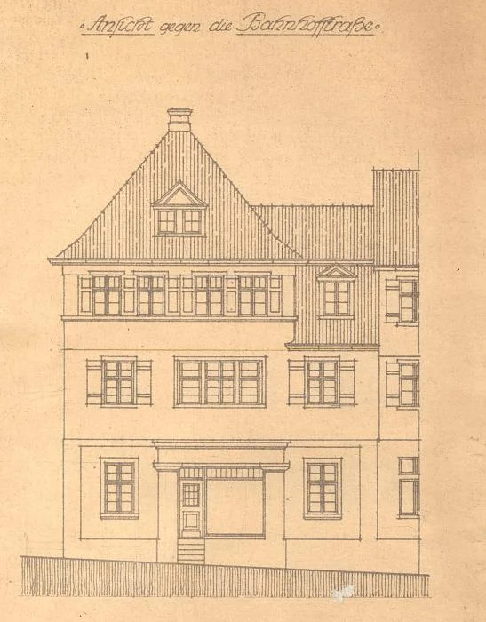 Nicht verwirktlichter Plan zur Aufstockung des Haupt- und Nebengebäudes, 1919: Hofseite (Privatbesitz).