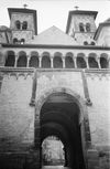 Der romanische Torbau vom außen. Undat., um 1928-1935. Fotograf unbekannt (StadtA Schwäb. Hall DIG 05629, Original: Ivo Lavetti / www.nostalgus.de, alle Rechte vorbehalten)