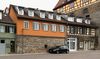 Zum Badtorweg 10/1 gehören zwei Teilgebäude; Bild nach Sanierung und Einbau von Wohnungen, März 2016. Foto: Dietmar Hencke (StadtA Schwäb. Hall DIG 7444)