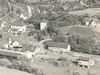 Ausschnitt aus einer Fotopostkarte, 1920er bis 1930er Jahre. Der langgezogene Fachwerkbau mit steinernem Erdgeschoss in der Bildmitte dürfte identisch mit dem Gebäude auf Foto DIG 06303 (vorhergehend) sein (StadtA Schwäb. Hall PK 02629)