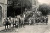 Festwagen der Gemeinde Michelfeld zum Erntedankfest 1934 vor dem Haus. Foto: Heimatgeschichtliche Sammlung M. Wolf, Michelfeld (StadtA Schwäb. Hall DIG 6535).