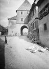 Weitere Ansicht des oberen „Stöckles“, Haus Nr. 10 in der rechten Bildmitte neben dem Torturm. Undat., um 1928-1935. Fotograf unbekannt (StadtA Schwäb. Hall DIG 05571, Original: Ivo Lavetti / www.nostalgus.de, alle Rechte vorbehalten)