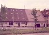 Die Ostseite des Ensembles zum Langen Graben hin kurz vor dem Abbruch, 1984. Das Gebäude 6/2 liegt rechts (mit dem helleren Dach) (StadtA SHA 27/0011)