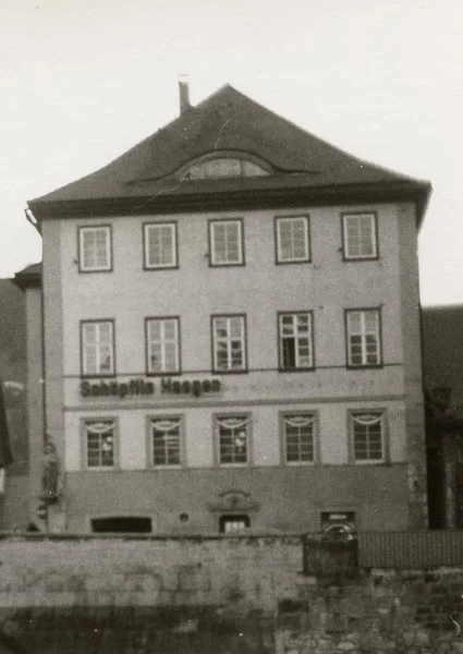 Aufnahme von 1975, als Filiale von „Schöpflin Haagen“. Foto: W. Gräbner (StadtA Schwäb. Hall FS 14237)
