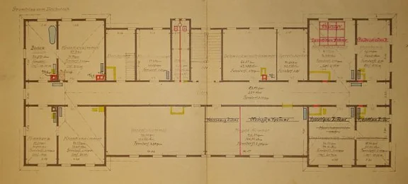 Grundriss des 2. Stocks, entstanden vermutlich im Zusammenhang mit der Modernisierung des Krankenhauses um 1912. Hier befanden sich ebenfalls Krankenzimmer, rechts oben mit dem Oberlicht das Operationszimmer (Baurechtsamt SHA, Bauakten Salinenstraße 48)