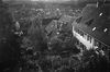 Blick aus Osten über die Gärten im Bereich des heutigen Schiedgrabens am Haus (rechts) vorbei. Undat., um 1928-1934. Fotograf unbekannt (StadtA Schwäb. Hall DIG 05755, Original: Ivo Lavetti / www.nostalgus.de, alle Rechte vorbehalten)