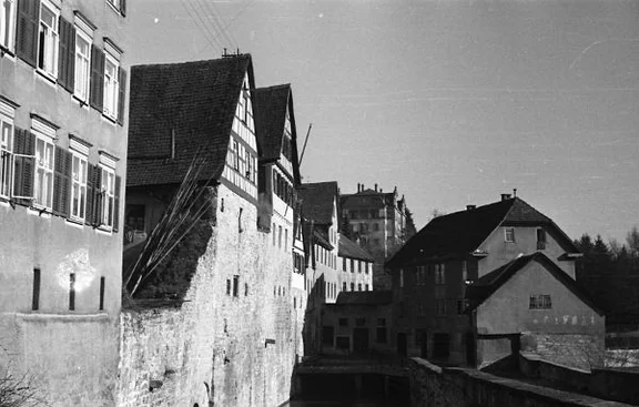 Blick vom Steinernen Steg aus. Undatiertes Foto um 1928-1934. Fotograf unbekannt (StadtA Schwäb. Hall DIG 05848, Original: Ivo Lavetti / www.nostalgus.de, alle Rechte vorbehalten)
