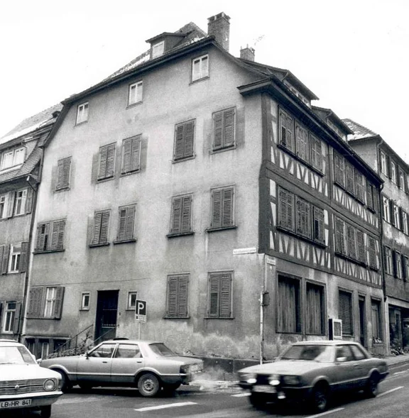 Bild des Doppelhauses von 1979. Foto: Haller Tagblatt (StadtA SHA FS 09636)