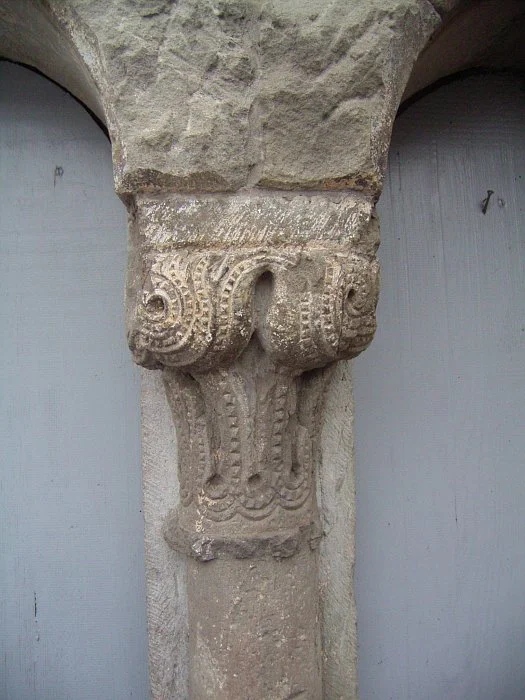 Detail des romanischen Doppelfensters (Biforium). Foto: Albrecht Bedal (StadtA Schwäb. Hall DIG 00023)