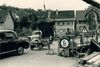 Neubau der Kocherbrücke, 1957. Einsatz eines Mercedes-Benz-PKWs als „Zugmaschine“ für Baugeräte (!). Foto: privat (StadtA Schwäb. Hall FS 54395)