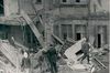 Bergungsarbeiten am eingestürzten Hinterhaus nach dem Luftangriff vom 23. Februar 1945 (StadtA Schwäb. Hall FS 38478)