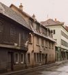 Vor Beginn der Sanierung der beiden Nachbarhäuser Nr. 49 und 51, 1987. Foto: Albrecht Bedal ( StadtA Schwäb. Hall FS 52820)