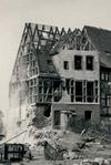 Abbruch des Hauses für den Durchbruch der Johanniterstraße durch den Weiler. Foto vom 2. August 1933 (StadtA SHA Server Häuserlexikon)