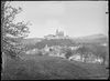 Blick aus Richtung Norden vom östlichen Talhang aus über Steinbach auf die Comburg, um 1895. Foto: Wilhelm Klemm, Hofphotograph (Hällisch-Fränkisches Museum, Inv.-Nr. 2016/530 / StadtA Schwäb. Hall DIG 09381)