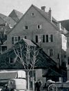 Bild aus den 1930er Jahren. Das Haus ist vom Haalplatz aus gut sichtbar, da an Stelle des Nebenhauses Nr. 17 nur die erwähnte einstöckige Scheune bzw. Garage stand (StadtA SHA AL/0040)