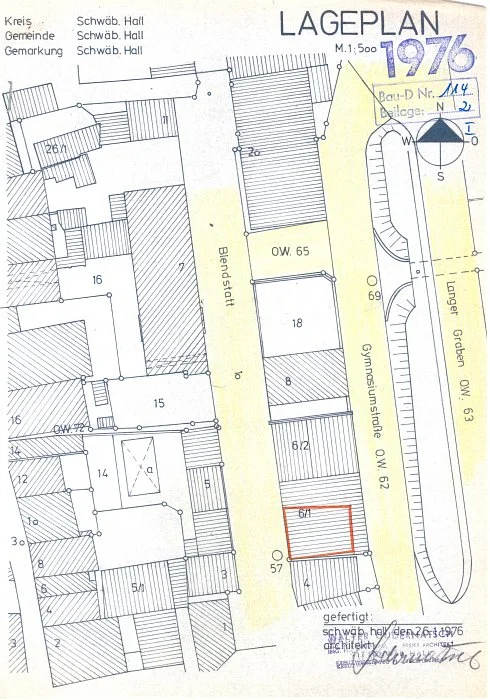 Lageplan zum nicht verwirklichten Einbau einer Kellerwirtschaft , 1976. Die Lage des Kellers ist rot eingezeichnet. (StadtA SHA 27/0011)