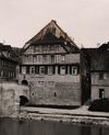 Bild kurz vor 1954,  mit eingezeichneten Veränderungen des äußeren Erscheinungsbilds durch den geplanten Umbau. Foto: Fachbereich Planen und Bauen der Stadt Schwäbisch Hall (StadtA Schwäb. Hall DIG 05260)