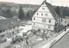 Trümmerfläche nach Abriss, links die kurz darauf abgerissenen Häuser Nr. 12 und 14, rechts die damalige Nr. 9, heute Nr. 11, 1975. Foto: Hans Kubach (StadtA Schwäb. Hall FS 04286)