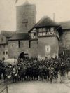 Landsknechtsgruppe vor dem Weilertor, um 1907/08 (StadtA Schwäb. Hall Seyboth F 0402)