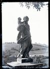 Barocke Skulptur des Hl. Joseph mit Christuskind, undat., Anfang des 20. Jahrhunderts. Aus der Glasnegativ-Sammlung des Landesdenkmalamts (Landesarchiv Baden-Württemberg, Abt. Staatsarchiv Ludwigsburg, EL 228 a I Nr 1309 / Permalink http://www.landesarchiv-bw.de/plink/?f=2-1102569-1).