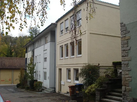 Westansicht mit Nr. 12 im Vordergrund, dahinter 12/1 und 12/2, Oktober 2008. Foto: Daniel Stihler (StadtA SHA Server Häuserlexikon)
