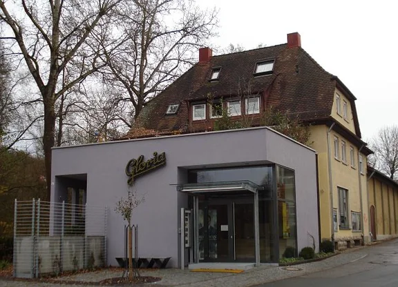 Anbau mit neuem Eingangsbereich, November 2009. Foto: Daniel Stihler (StadtA SHA Server Häuserlexikon)