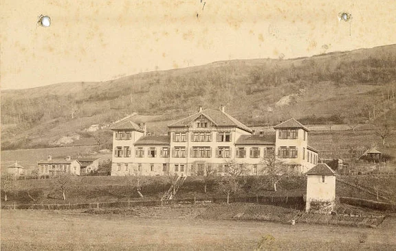 Das heutige Stammhaus, die damalige Diakonissenanstalt, um 1889 bis 1899. Foto: E. Aulmann, Schwäbisch Hall (StadtA Schwäb. Hall FS 54426)