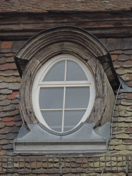 Ovales Dachfenster, April 2017. Foto: Daniel Stihler (StadtA Schwäb. Hall DIG 10163)