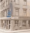 Foto zur geplanten Anbringung eines Werbeschilds an der Hausecke, 1938/39. Das Vorhaben wurde nach einem längeren Schriftwechsel durch Bürgermeister Prinzing abgelehnt (Stadt Schwäbisch Hall, Baurechtsamt, Bauakten Neue Straße 10)