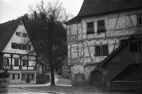 Undatiertes Foto um 1933. rechts ein Flügel der 1964 abgebrochenen „Schauenburg“. Fotograf unbekannt (StadtA Schwäb. Hall DIG 05884, Original: Ivo Lavetti / www.nostalgus.de, alle Rechte vorbehalten)