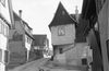 Blick durch die Blendstatt Richtung Süden, in der Bildmitte die Gelbinger Gasse 64 mit dem auffälligen Erker. Undat., um 1928-1934. Fotograf unbekannt (StadtA Schwäb. Hall DIG 05952, Original: Ivo Lavetti / www.nostalgus.de, alle Rechte vorbehalten)